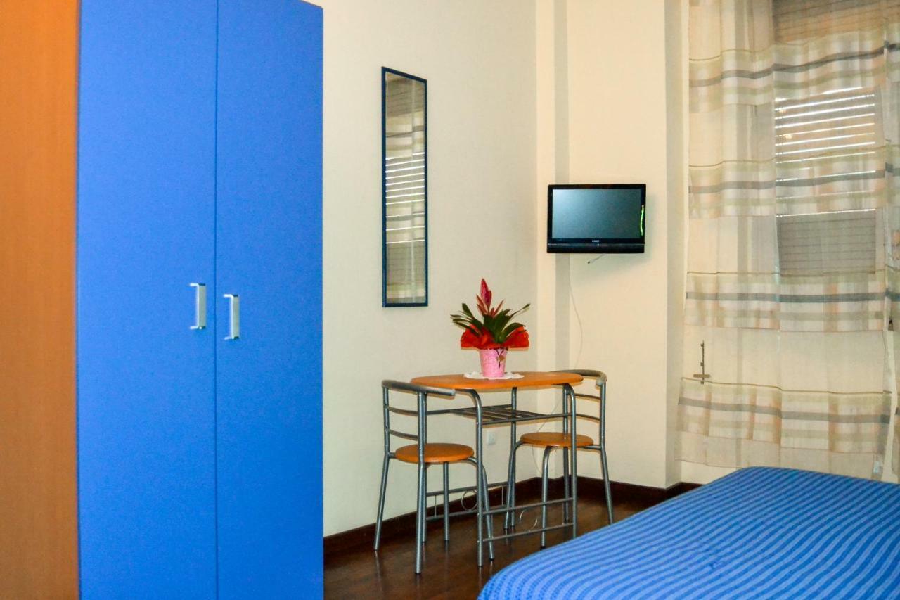 Cheap In Center Hotel Palermo Exterior photo